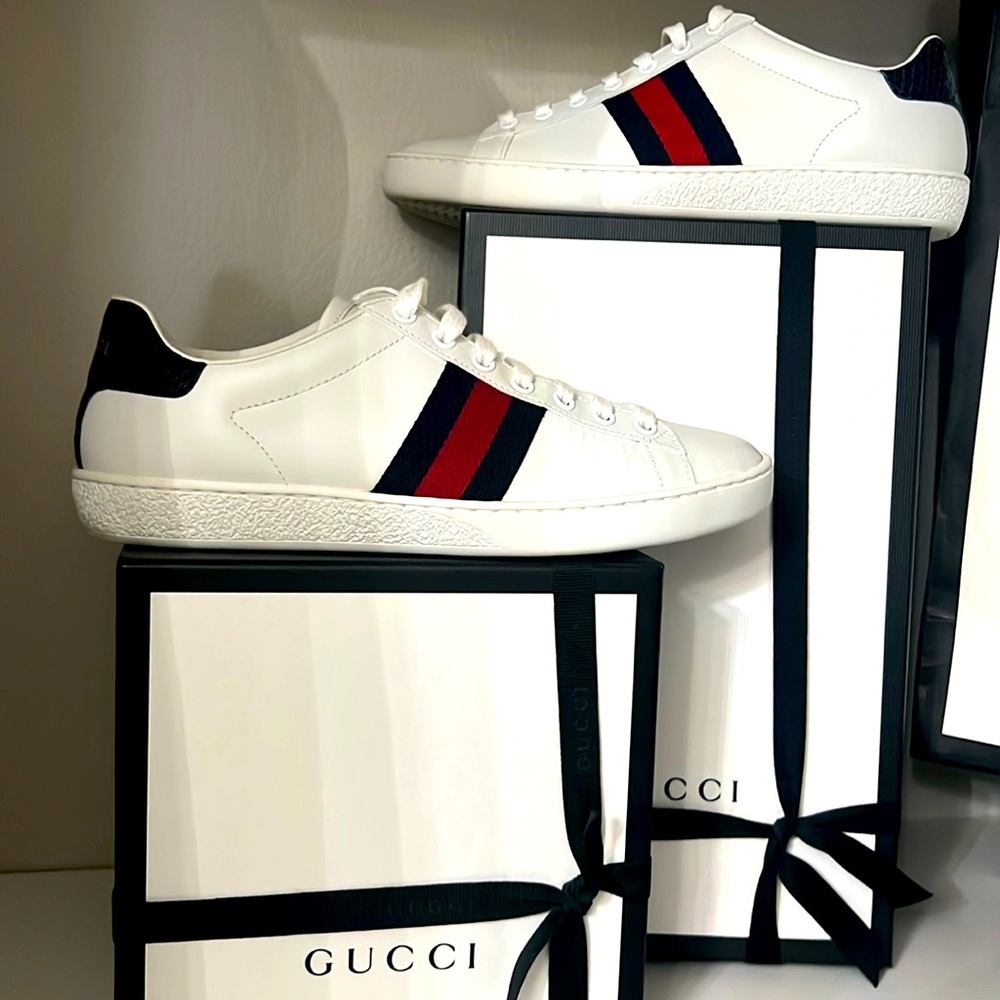 WOMEN'S GUCCI SNEAKER